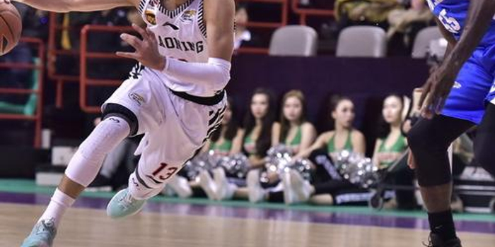 他面临新的 他面临新的