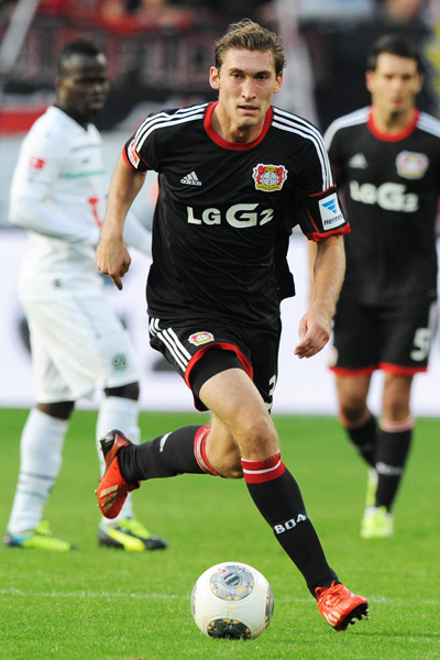 凭借他的两 凭借他的两